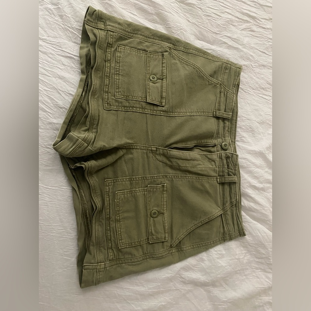 Woman’s American Eagle Cargo Shorts